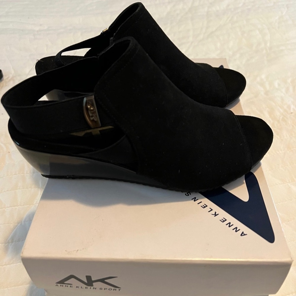 Anne Klein - Picture 5 of 6